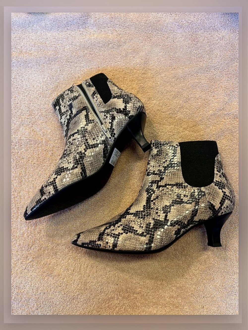 8 clarks Kepley Erin Chelsea python print boots